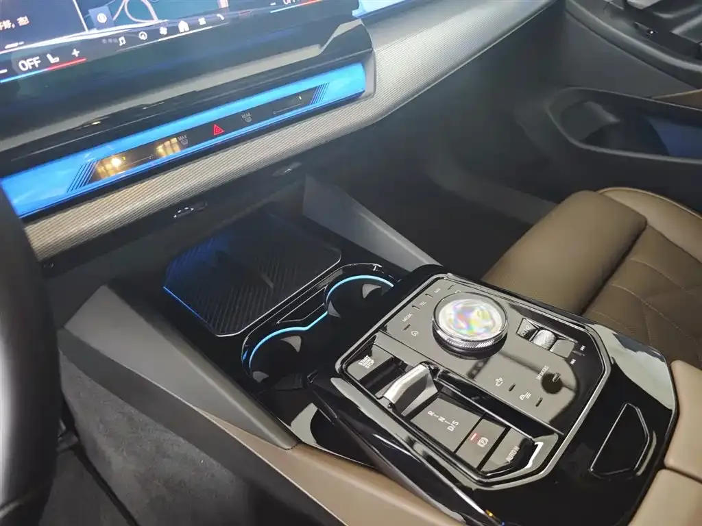 BMW 5 Series (Import) 2025 из CN, фото 9