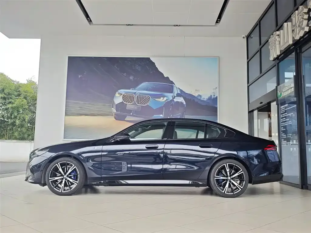BMW 5 Series (Import) 2025 из CN, фото 6