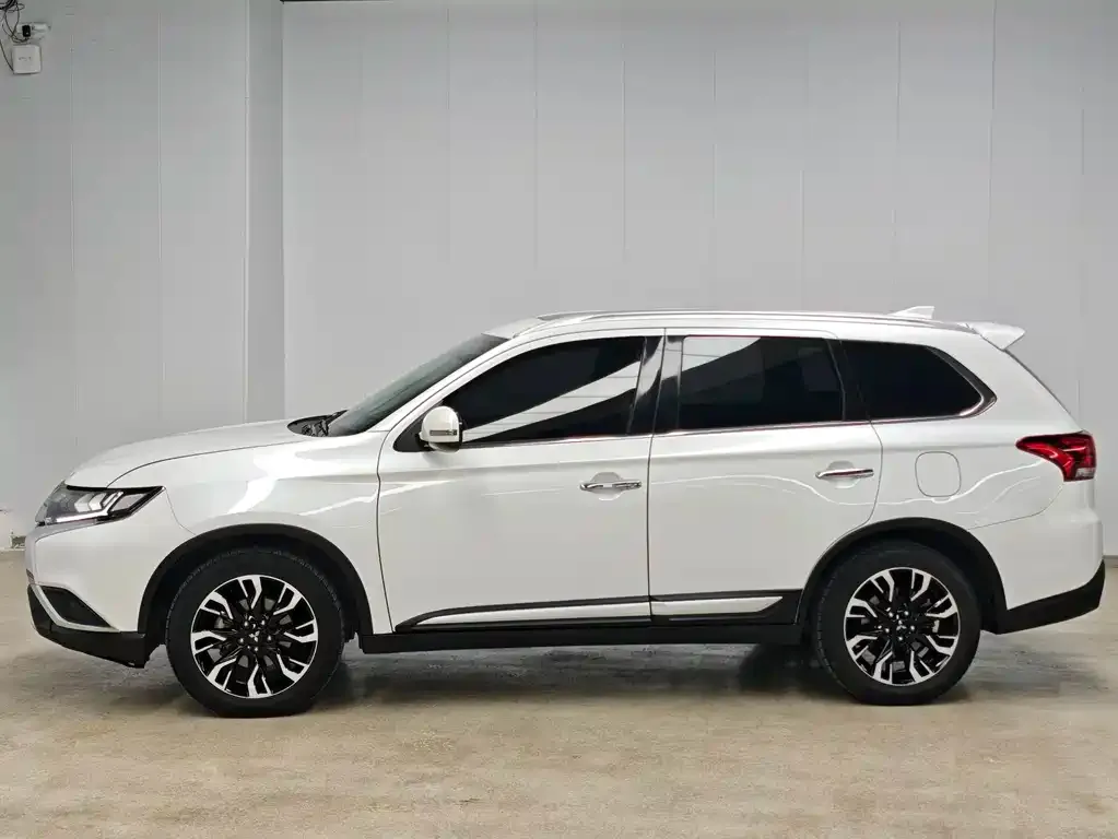 Mitsubishi Outlander 2021 из CN, фото 3