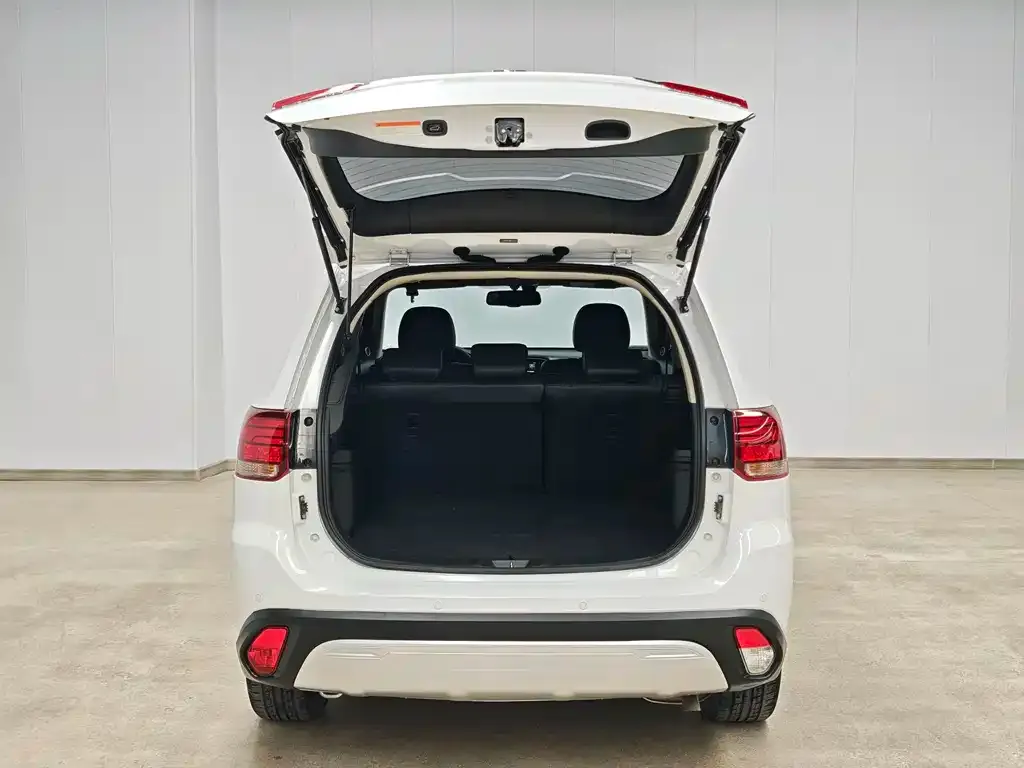 Mitsubishi Outlander 2021 из CN, фото 5