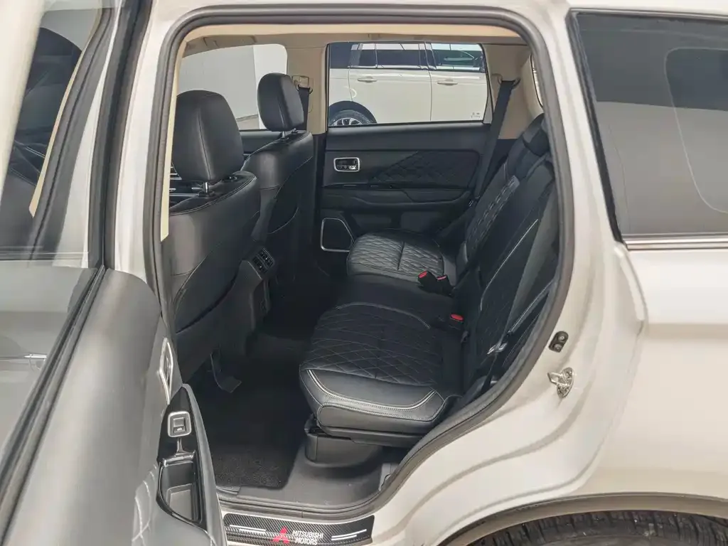 Mitsubishi Outlander 2021 из CN, фото 9