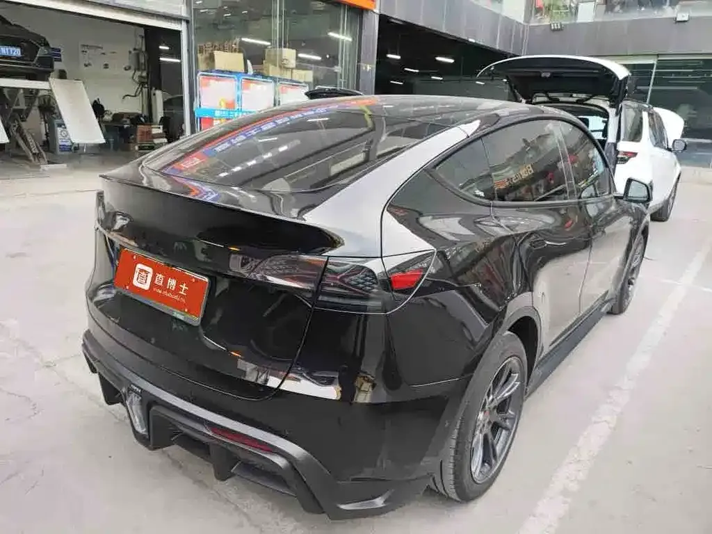 Tesla Model Y — фото 6