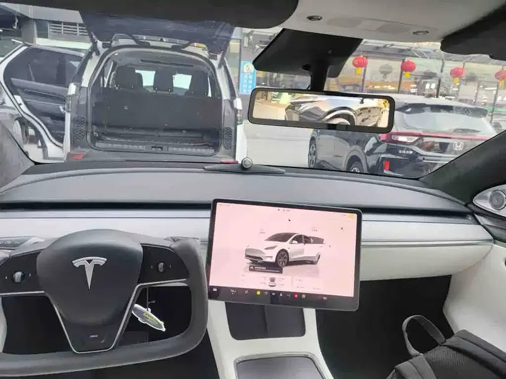 Tesla Model Y — фото 7