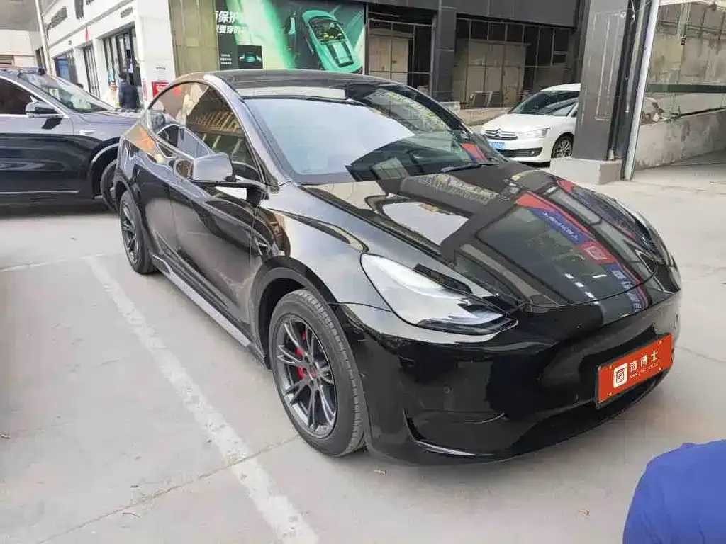 Tesla Model Y — фото 9