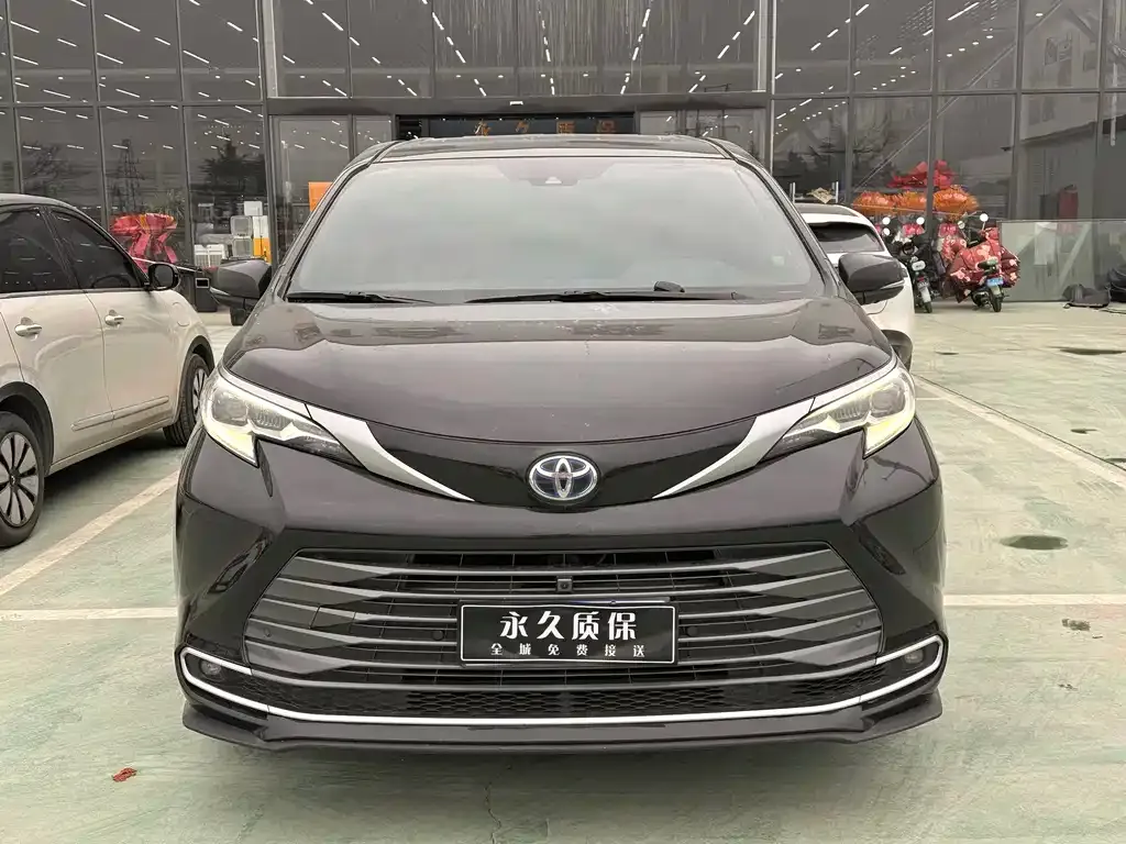 Toyota Sienna — фото 4