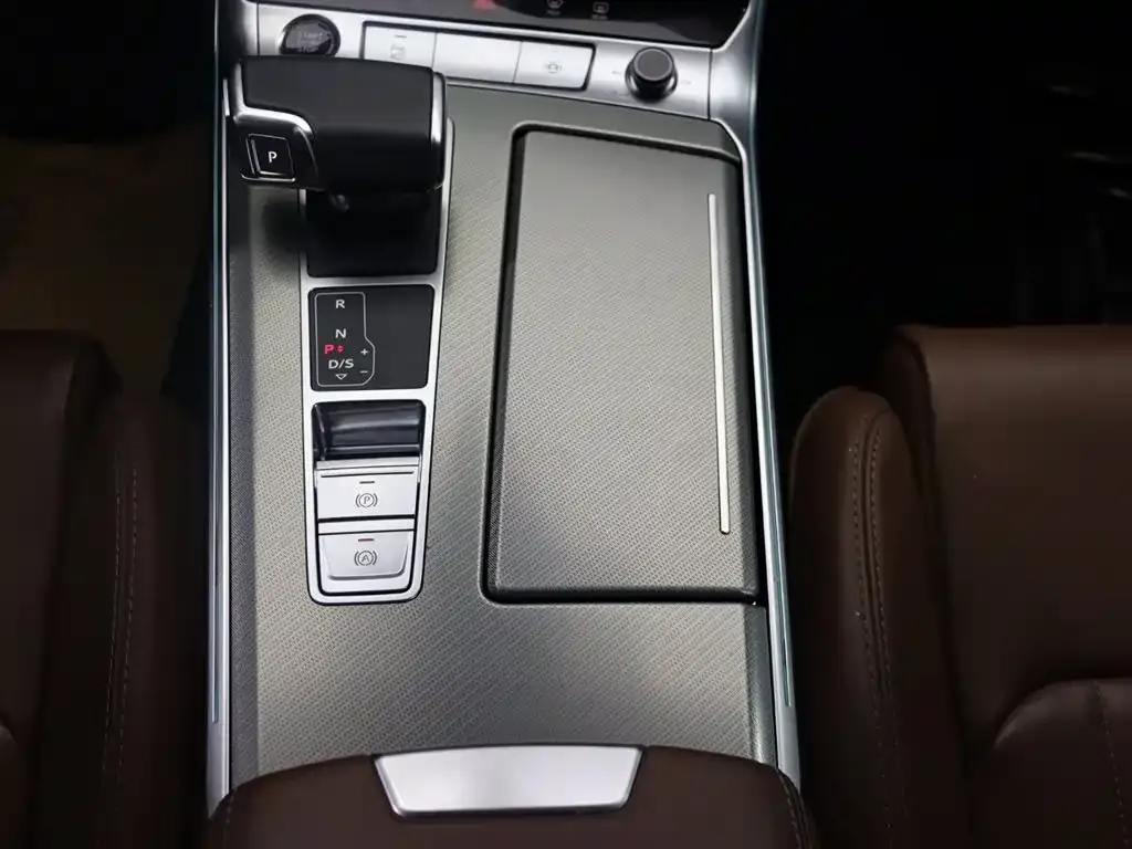 Audi A6L 2023 из CN, фото 10