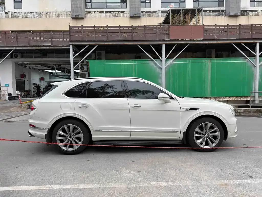 Bentley Bentayga 2021 из CN, фото 4