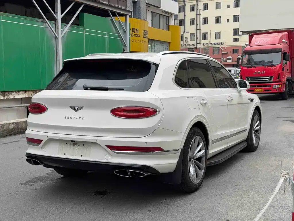 Bentley Bentayga 2021 из CN, фото 7