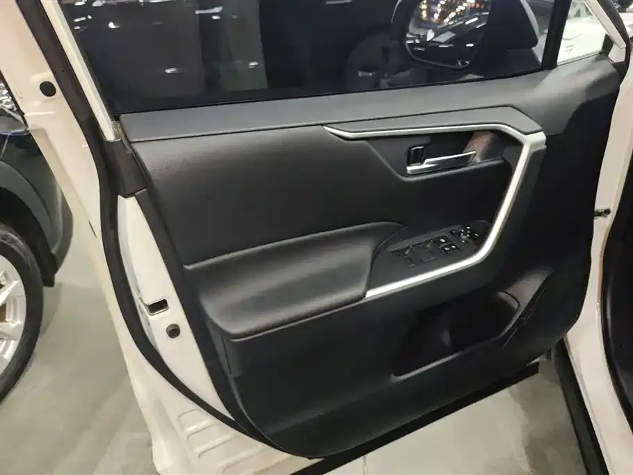 Toyota RAV4 2022 из CN, фото 4