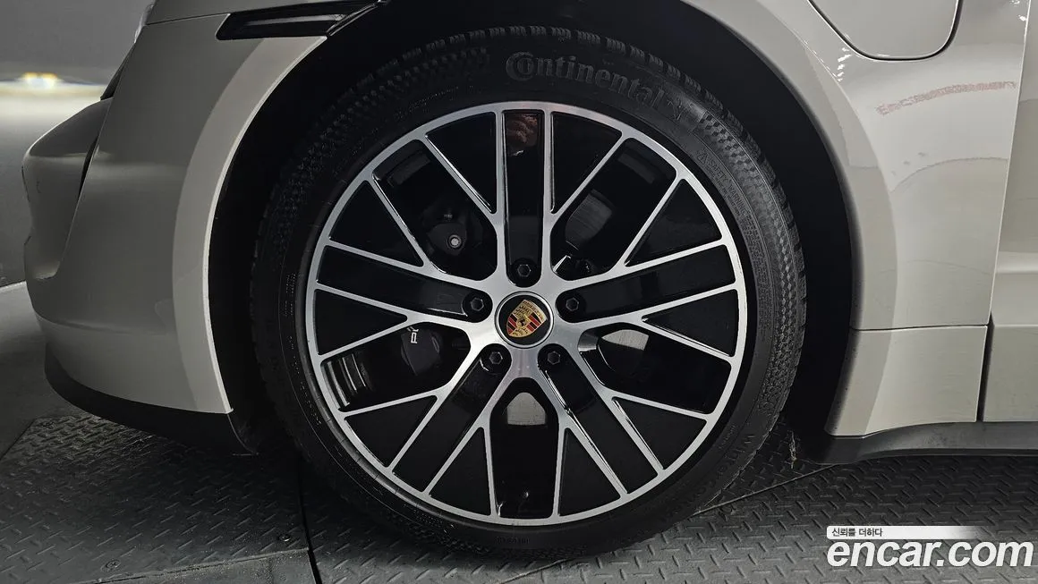 Porsche Taycan 2023 из KR, фото 9