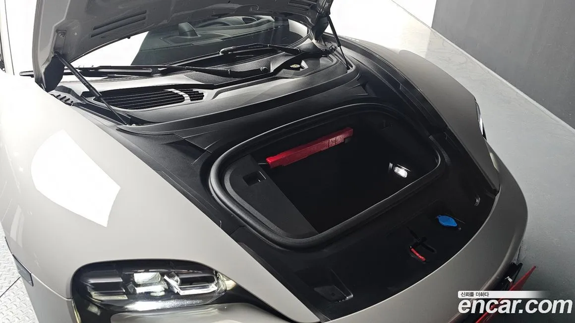 Porsche Taycan 2023 из KR, фото 10