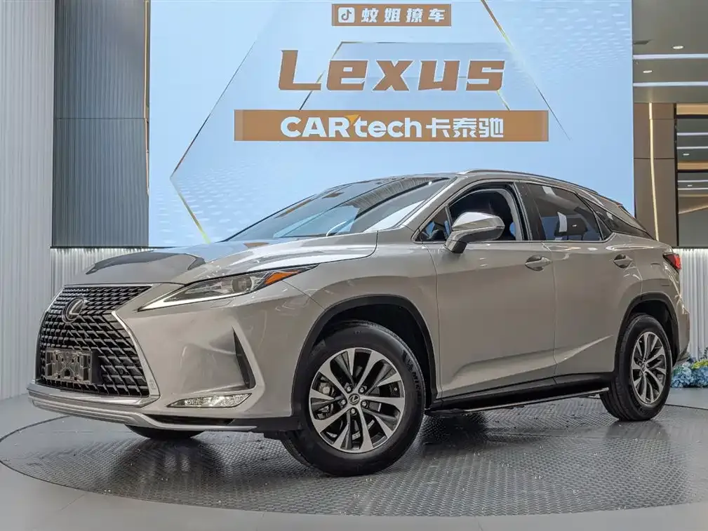 Lexus RX — фото 1