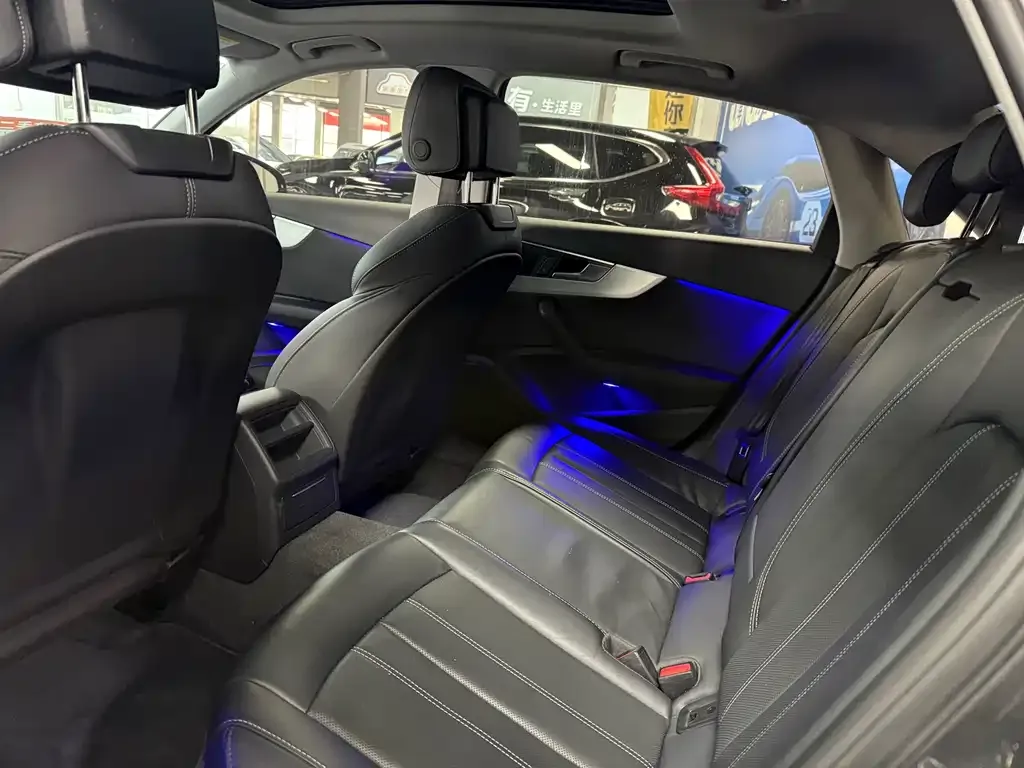 Audi A4L 2022 из CN, фото 8