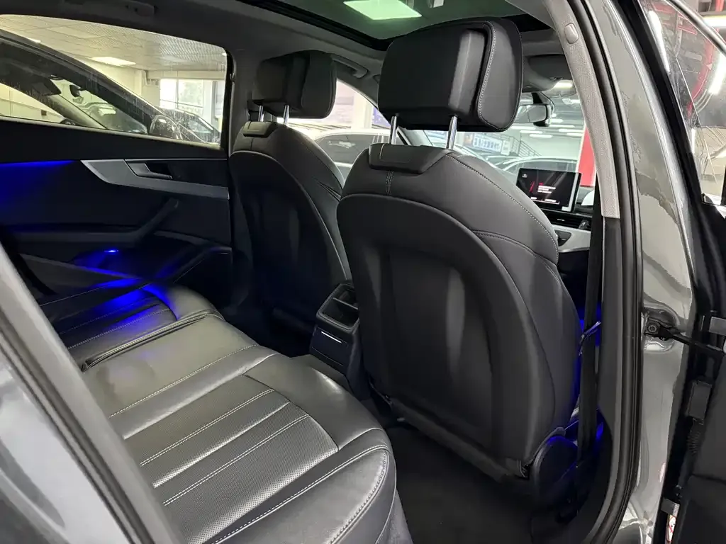 Audi A4L 2022 из CN, фото 5