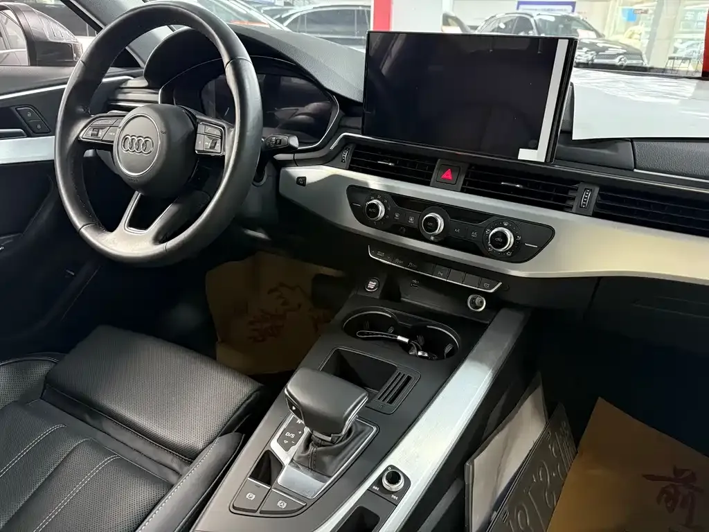 Audi A4L 2022 из CN, фото 3