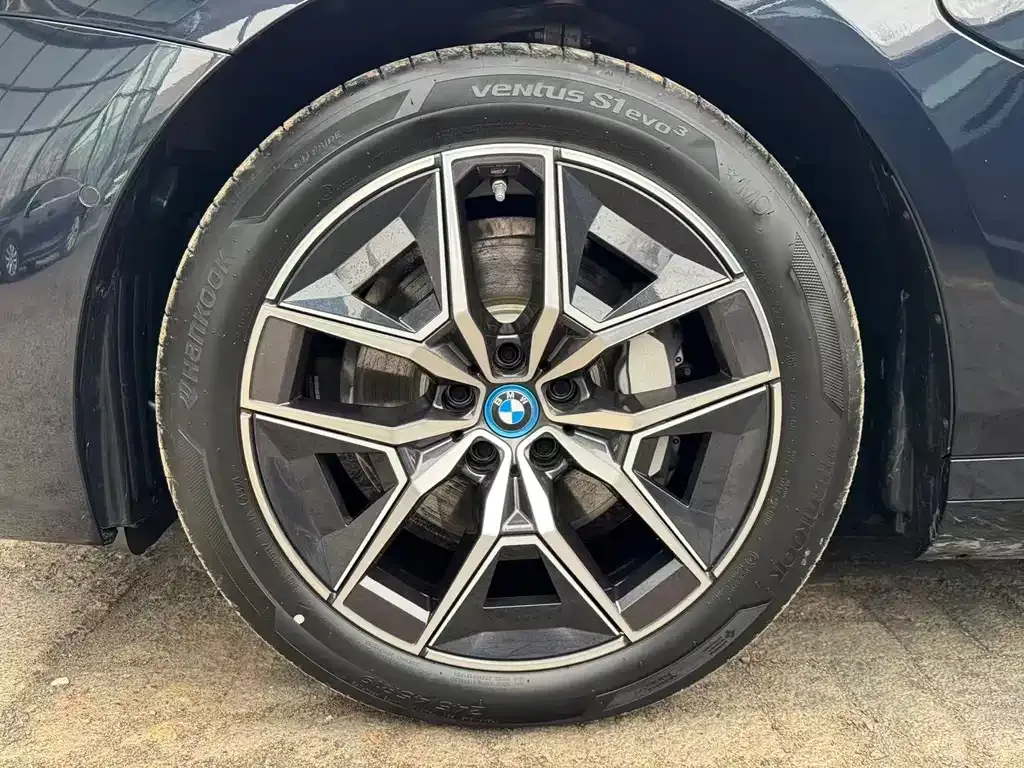 BMW i5 — фото 2