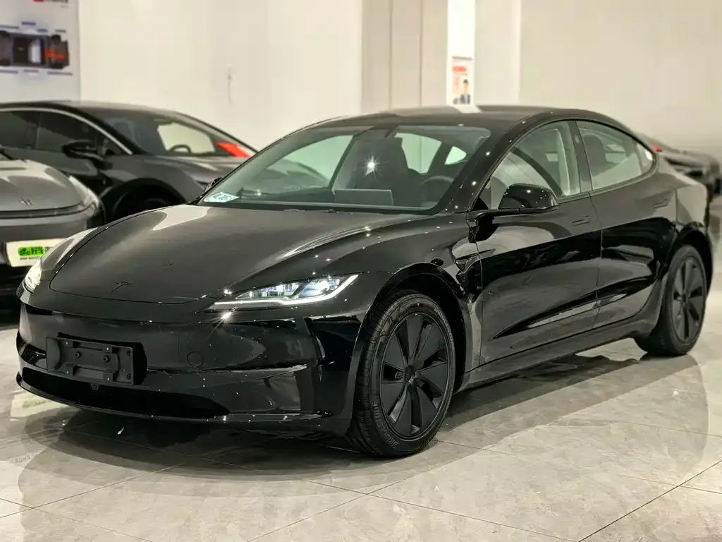 Tesla Model 3 — фото 1