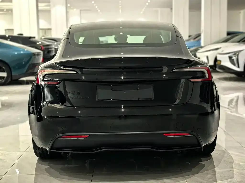 Tesla Model 3 — фото 10