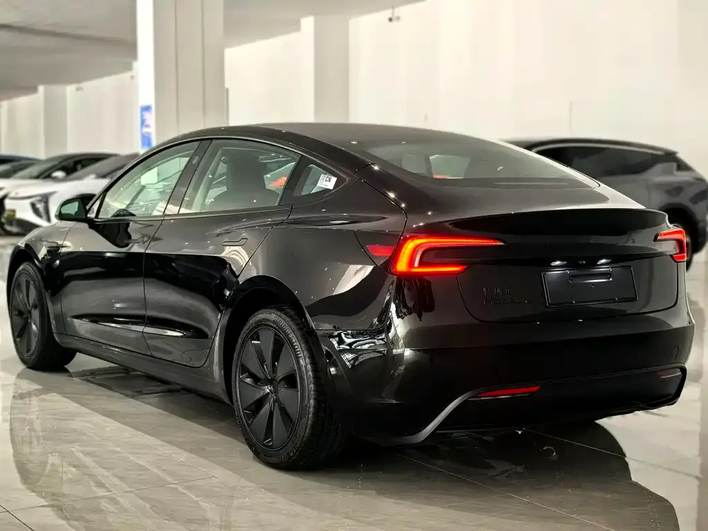 Tesla Model 3 — фото 4