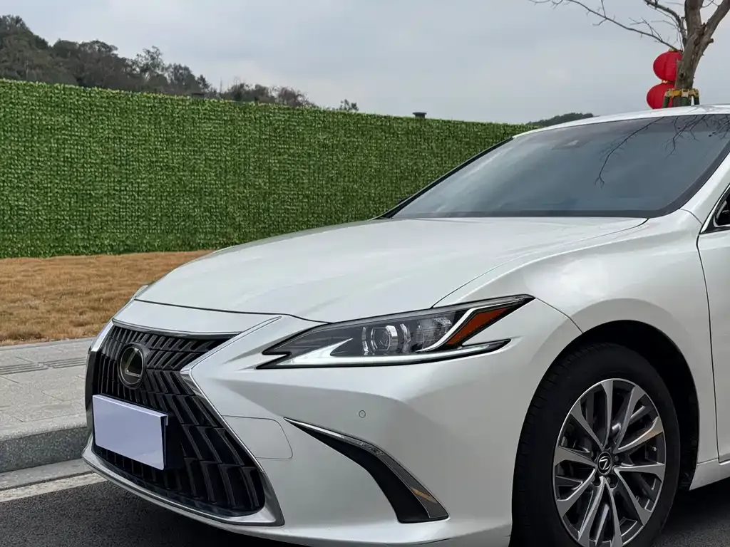 Lexus ES — фото 4