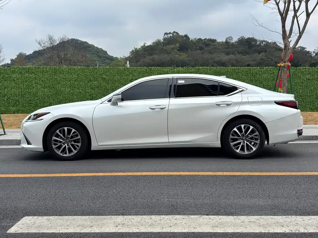 Lexus ES — фото 9