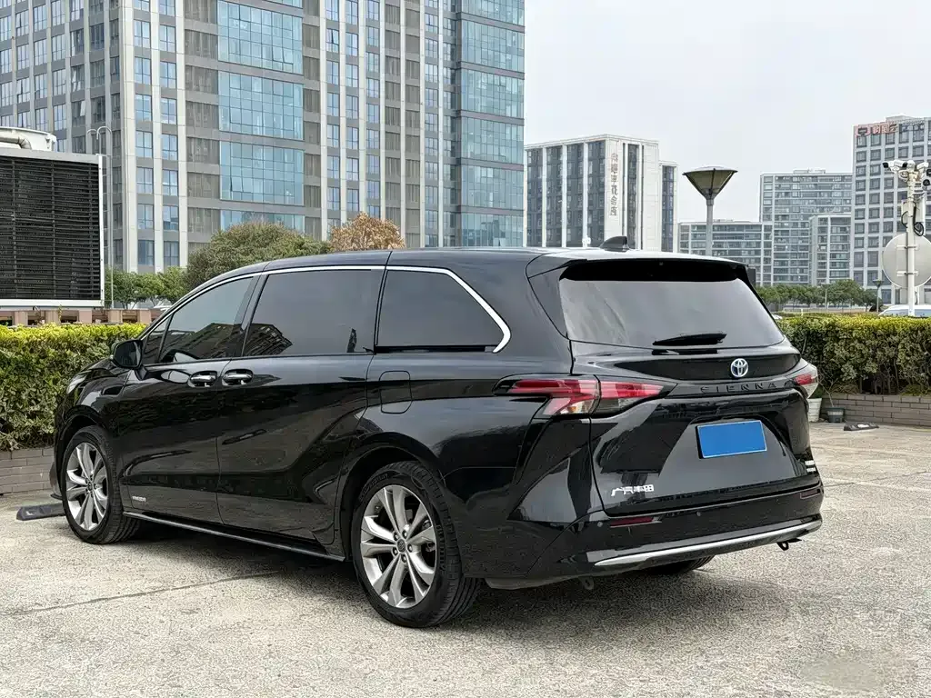 Toyota Sienna — фото 4