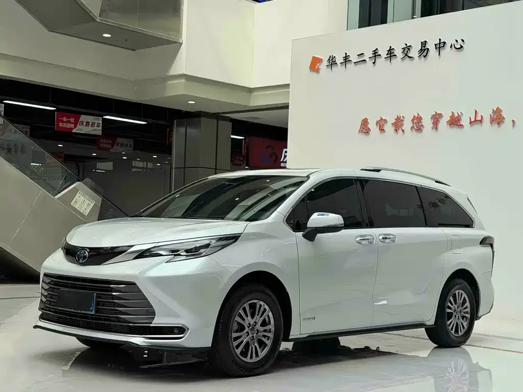 Toyota Sienna 2022 из CN, фото 1