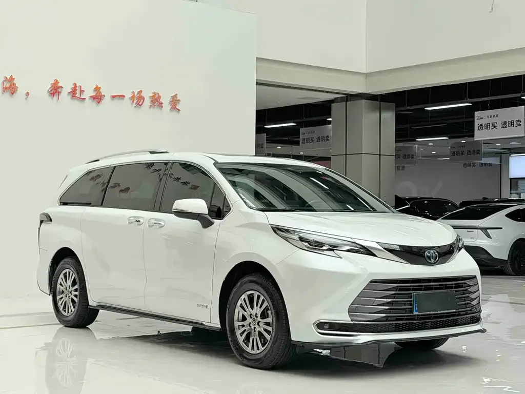 Toyota Sienna 2022 из CN, фото 2