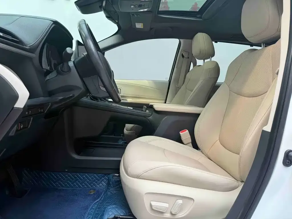Toyota Sienna 2022 из CN, фото 3