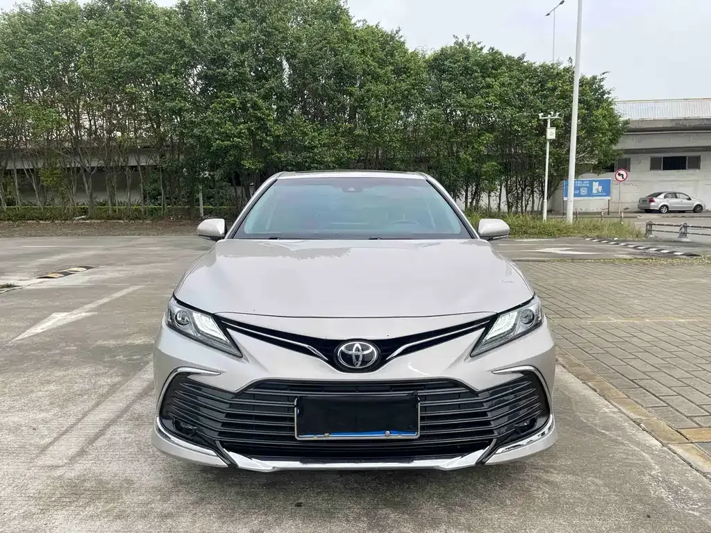 Toyota Camry — фото 2