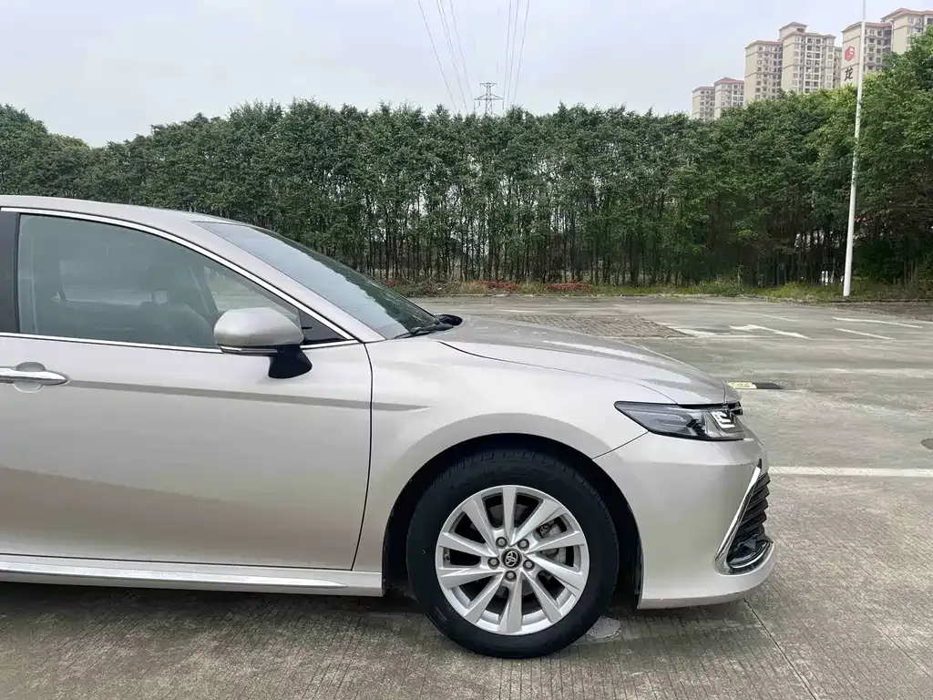 Toyota Camry — фото 8