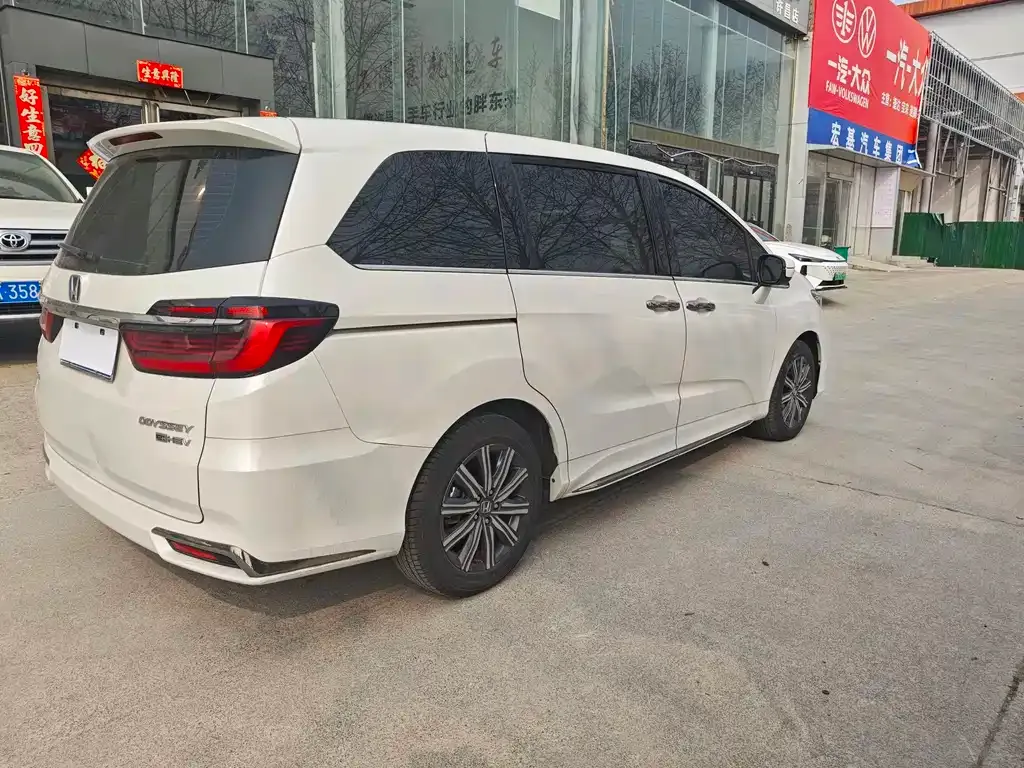 Honda Odyssey — фото 10