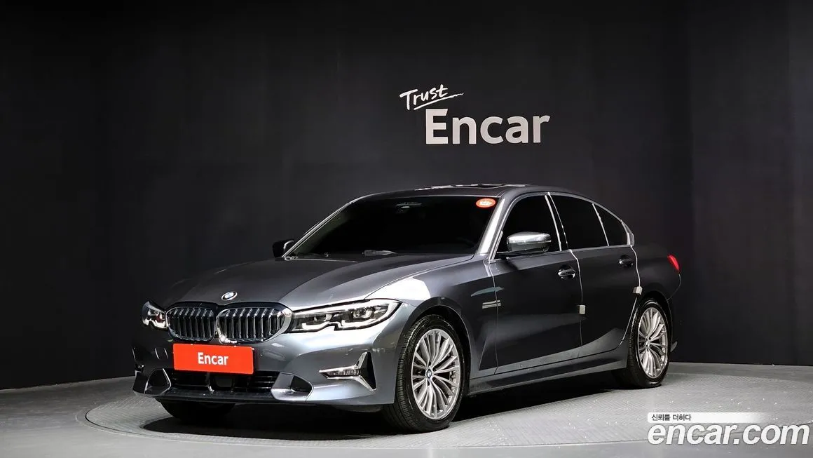 BMW 3-Series 320i Luxury