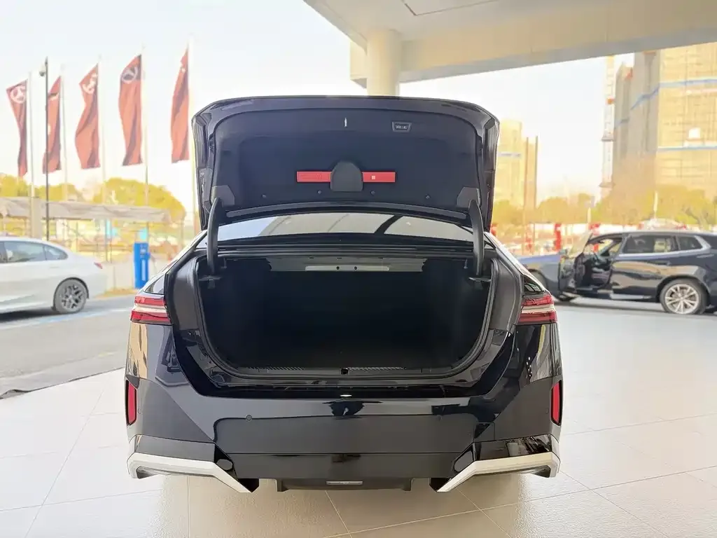 BMW i5 2025 из CN, фото 4