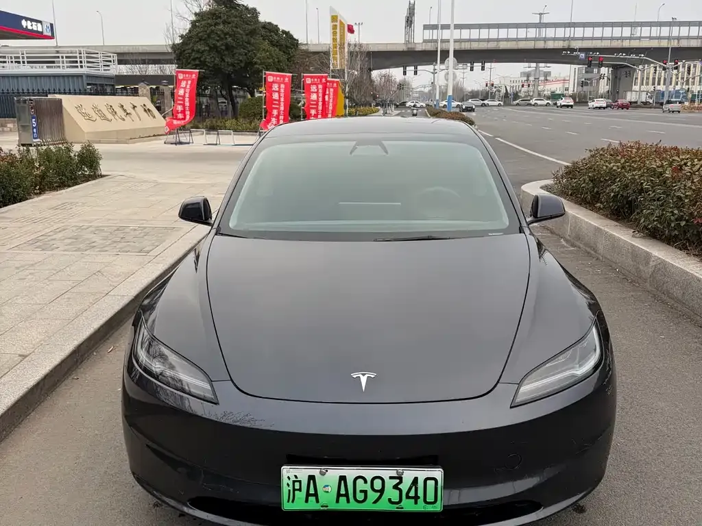 Tesla Model 3 — фото 1