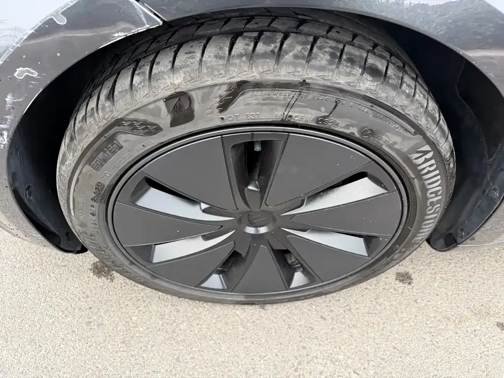 Tesla Model 3 — фото 3