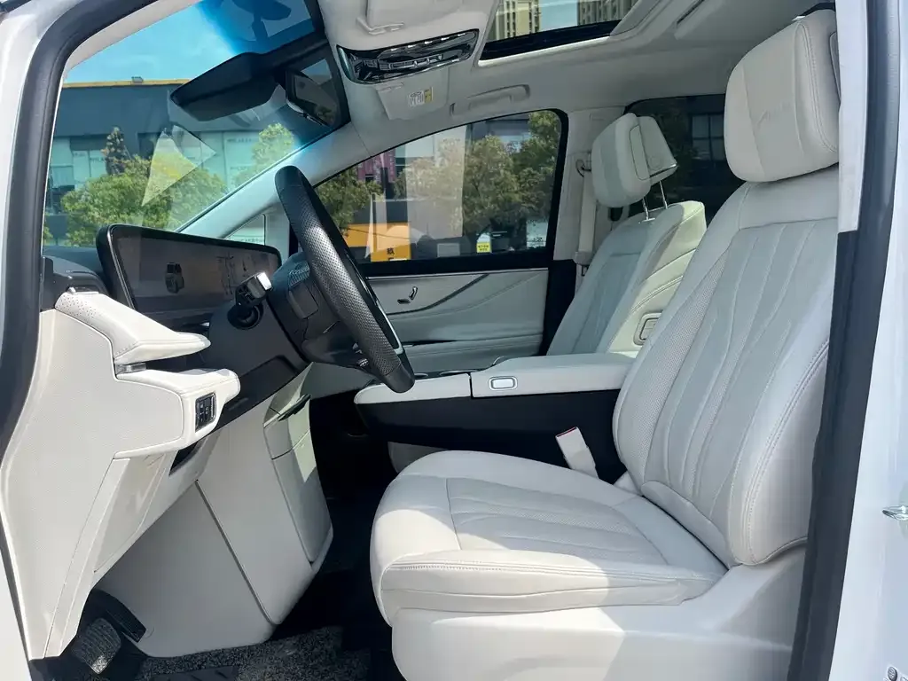 Buick GL8 Hybrid — фото 2