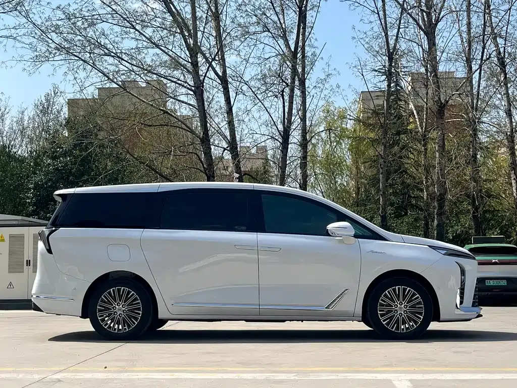 Buick GL8 Hybrid — фото 10