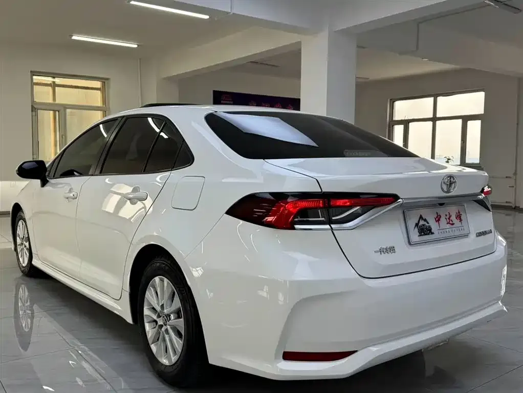 Toyota Corolla — фото 6