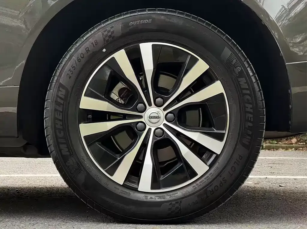 Volvo XC60 2022 из CN, фото 2