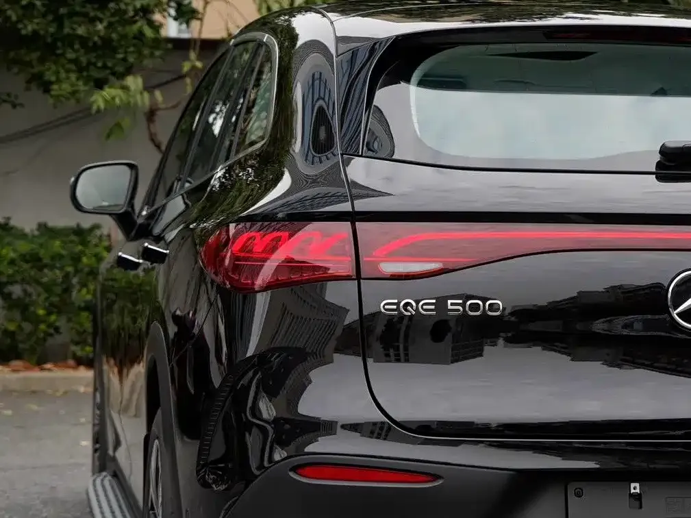 Mercedes-Benz EQE SUV — фото 3