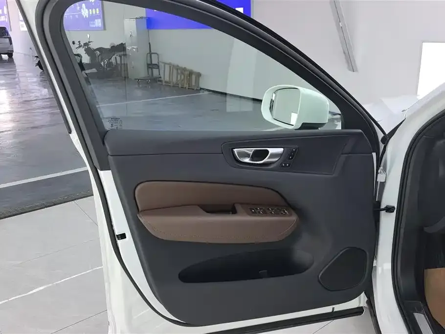 Volvo XC60 2025 из CN, фото 7