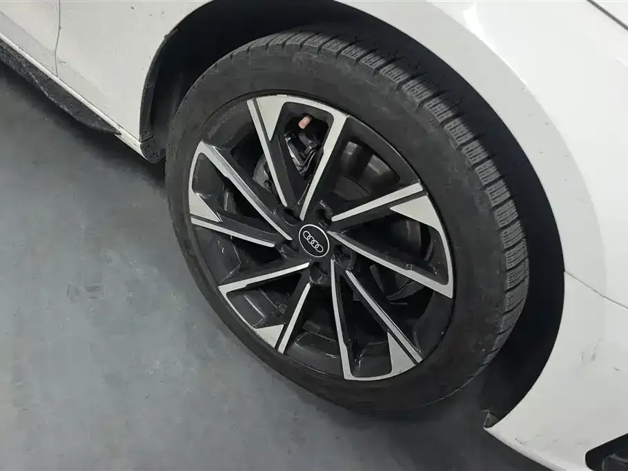 Audi A4L 2023 из CN, фото 5