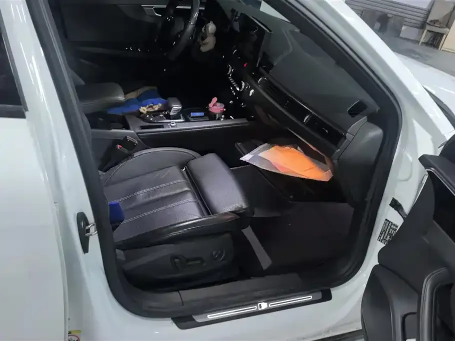 Audi A4L 2023 из CN, фото 6