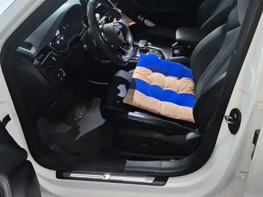 Audi A4L 2023 из CN, фото 9