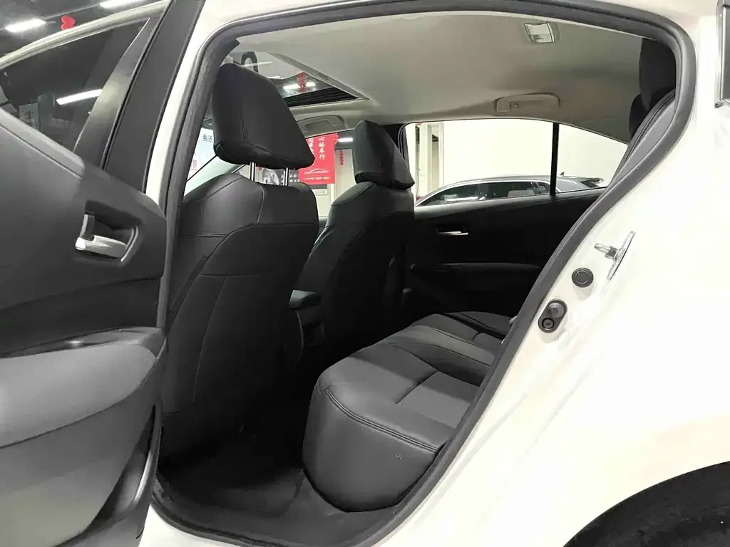 Toyota Corolla 2023 из CN, фото 7