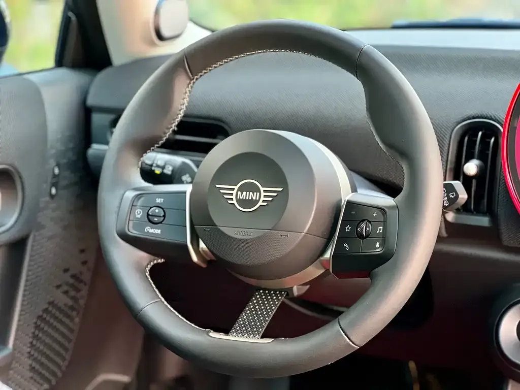 MINI Cooper (3-door) 2025 из CN, фото 2