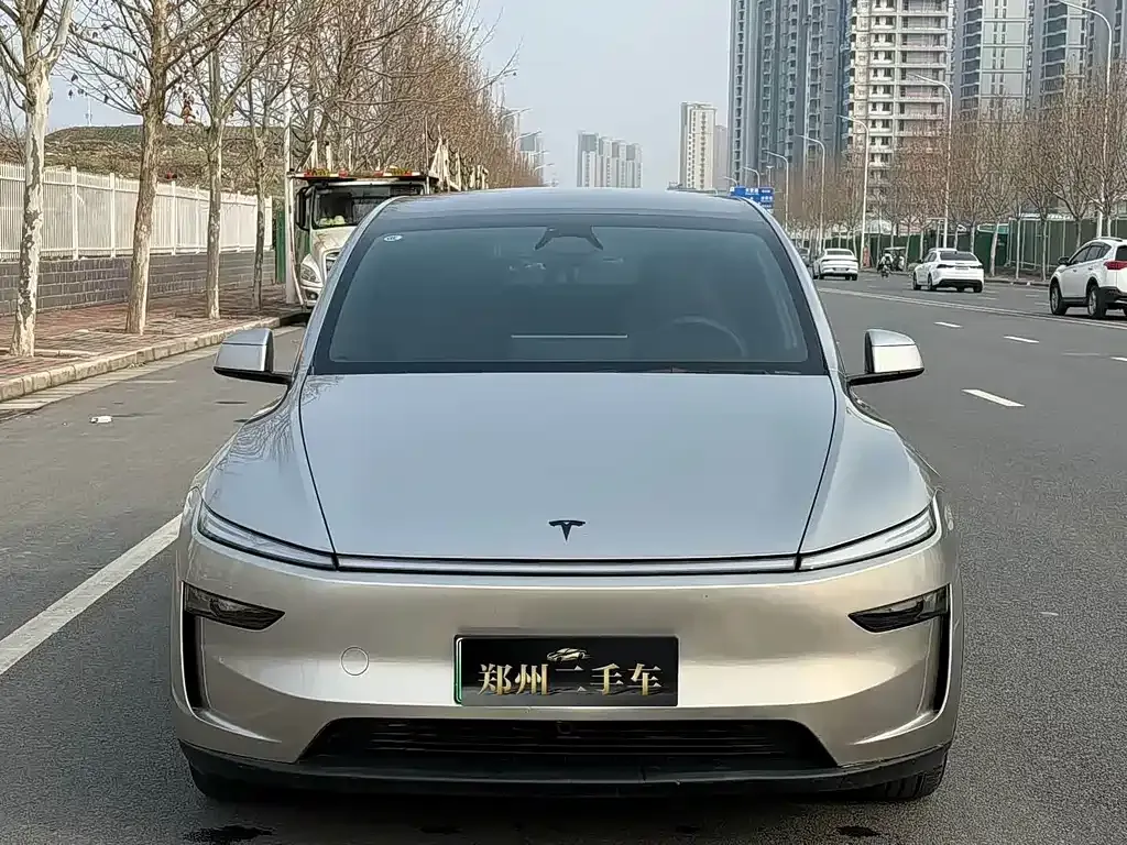 Tesla Model Y L — фото 10