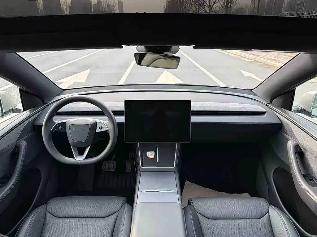 Tesla Model Y L — фото 2
