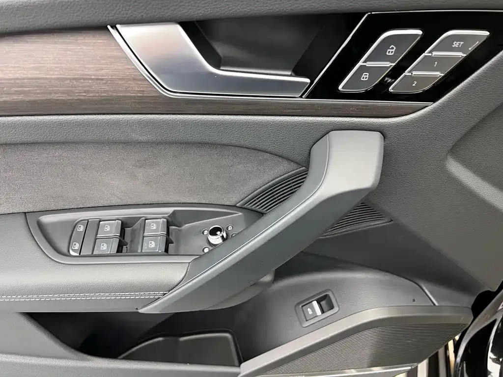 Audi Q5L 2024 из CN, фото 6